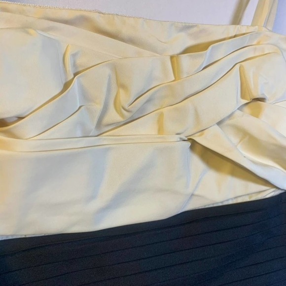 𝅺BCBGMAXAZRIA Blue and cream bubble mini dress 0 - Picture 4 of 11